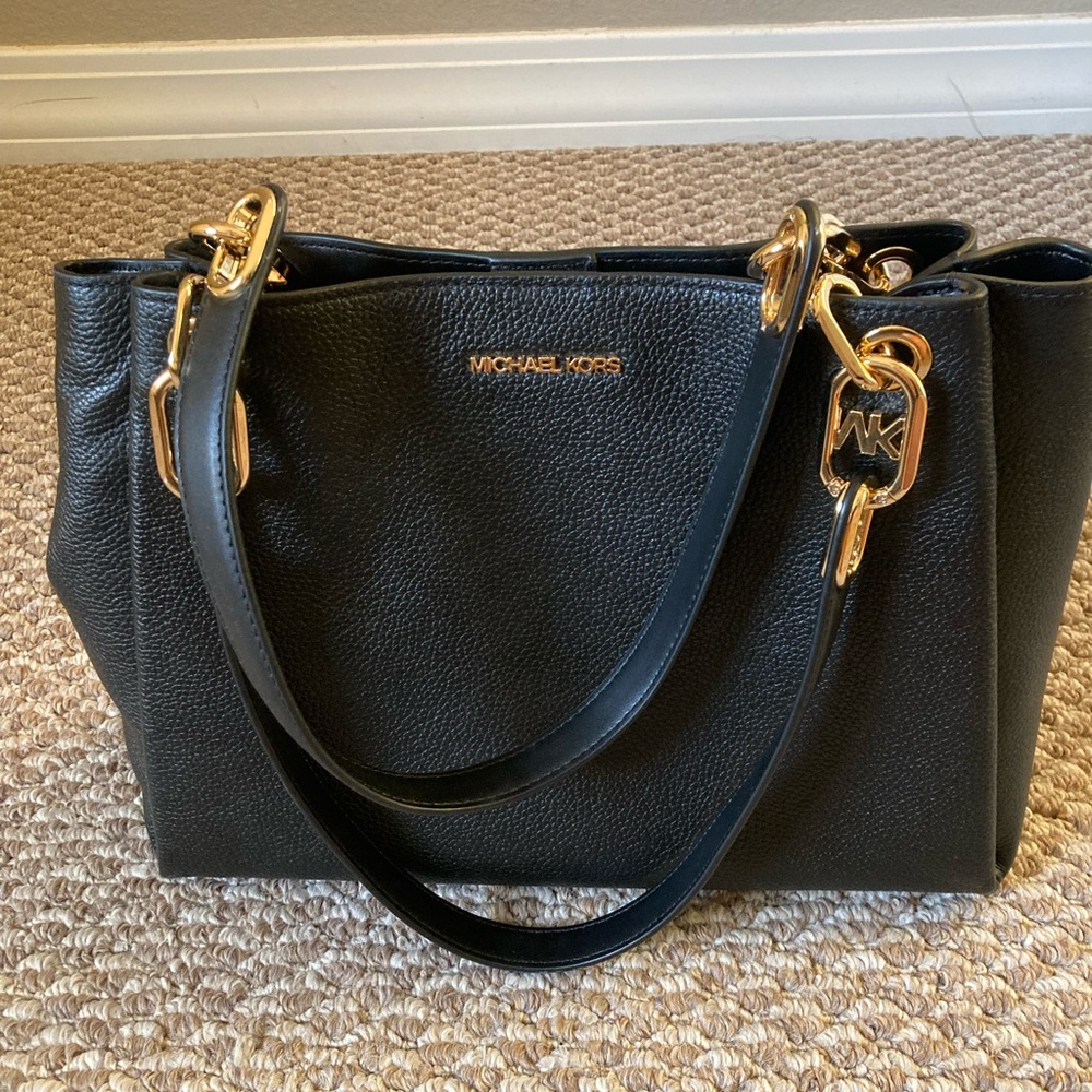 Michael Kors Women’s Triple Gusset Leather shoulder bag